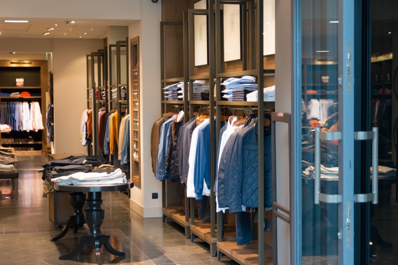 boutique-TOURRETTES SUR LOUP-min_shop_clothes_clothing_shopping_mall_shopping_kielce_crown_poland-862477