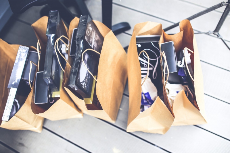 boutique-TOURRETTES SUR LOUP-min_shop_shopping_bags_gift_brown_blank_market_product-722676